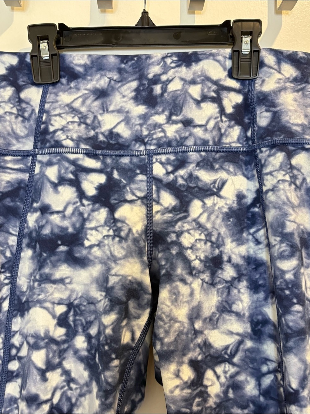 Athleta Tye Dye Salutation PowerVita cropped Leggings 21” Medium Mid Waist - Picture 2 of 6